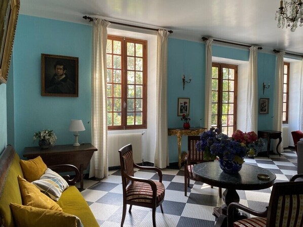 TV, fireplace, table tennis