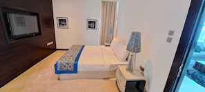 2 bedrooms, iron/ironing board, free WiFi