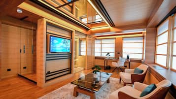 President Suite | Opholdsområde | 42-tommers smart-tv med kabelkanaler, tv