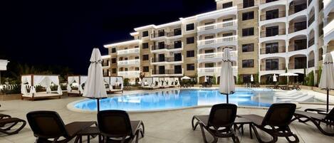 حمّام سباحة خارجي