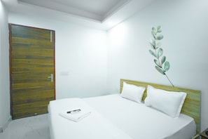 Soundproofing, free WiFi, bed sheets - Roomshala 031 Silver Crown Sector 23 (Noida)