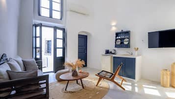 Cave One-Bedroom Suite | Living area