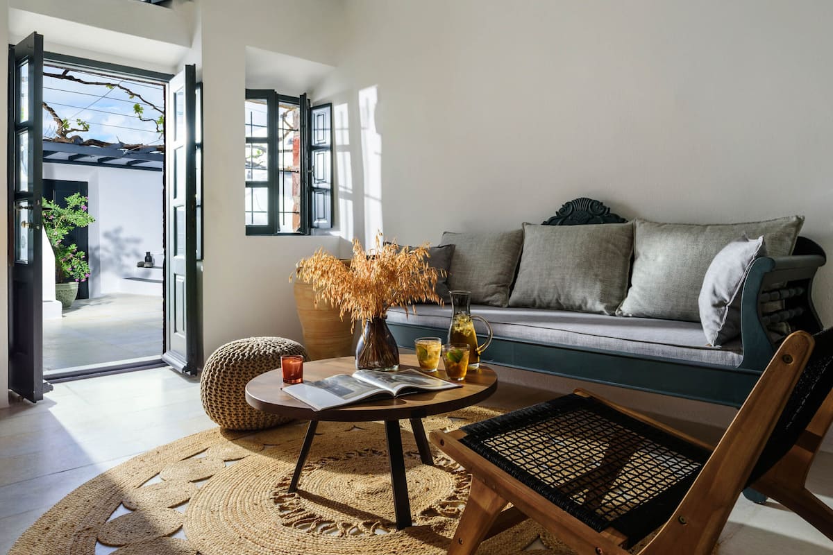 Cave One-Bedroom Suite | Courtyard view