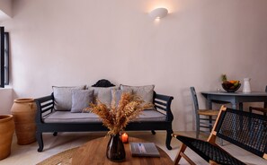 Cave One-Bedroom Suite | Living room - Firalia, Casa In Rock Suites (Santorini)