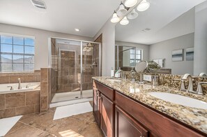 Combined shower/bathtub, hair dryer, towels - Epic Villa By Disney Theater/Game Room/Pool & Spa (Davenport)