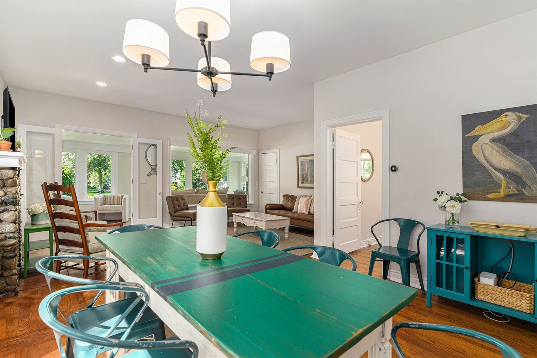 Coastal Cottage: Private Hot Tub, Pet Friendly, Deck, Fire Pit, Lakeshore Drive