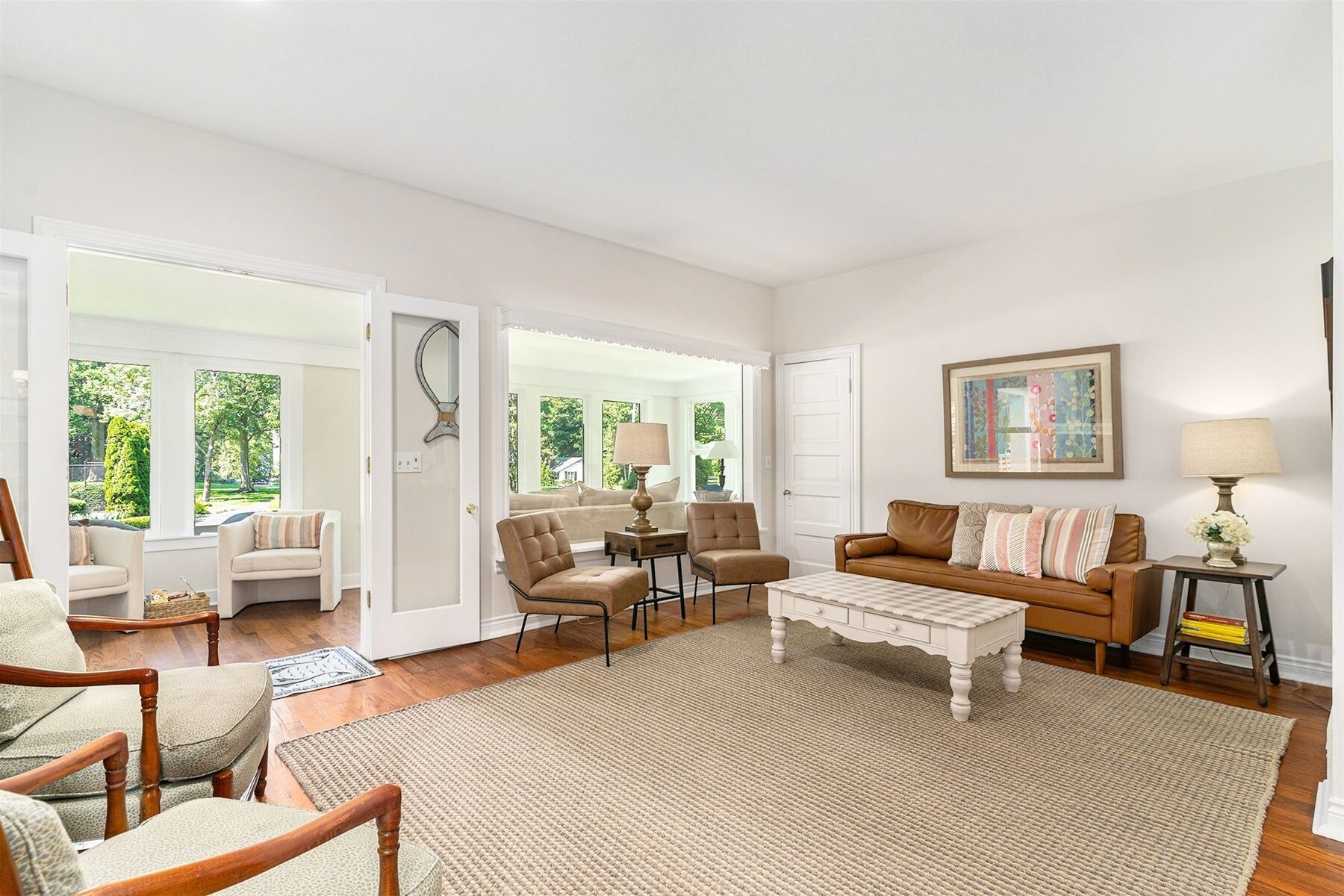 Coastal Cottage: Private Hot Tub, Pet Friendly, Deck, Fire Pit, Lakeshore Drive