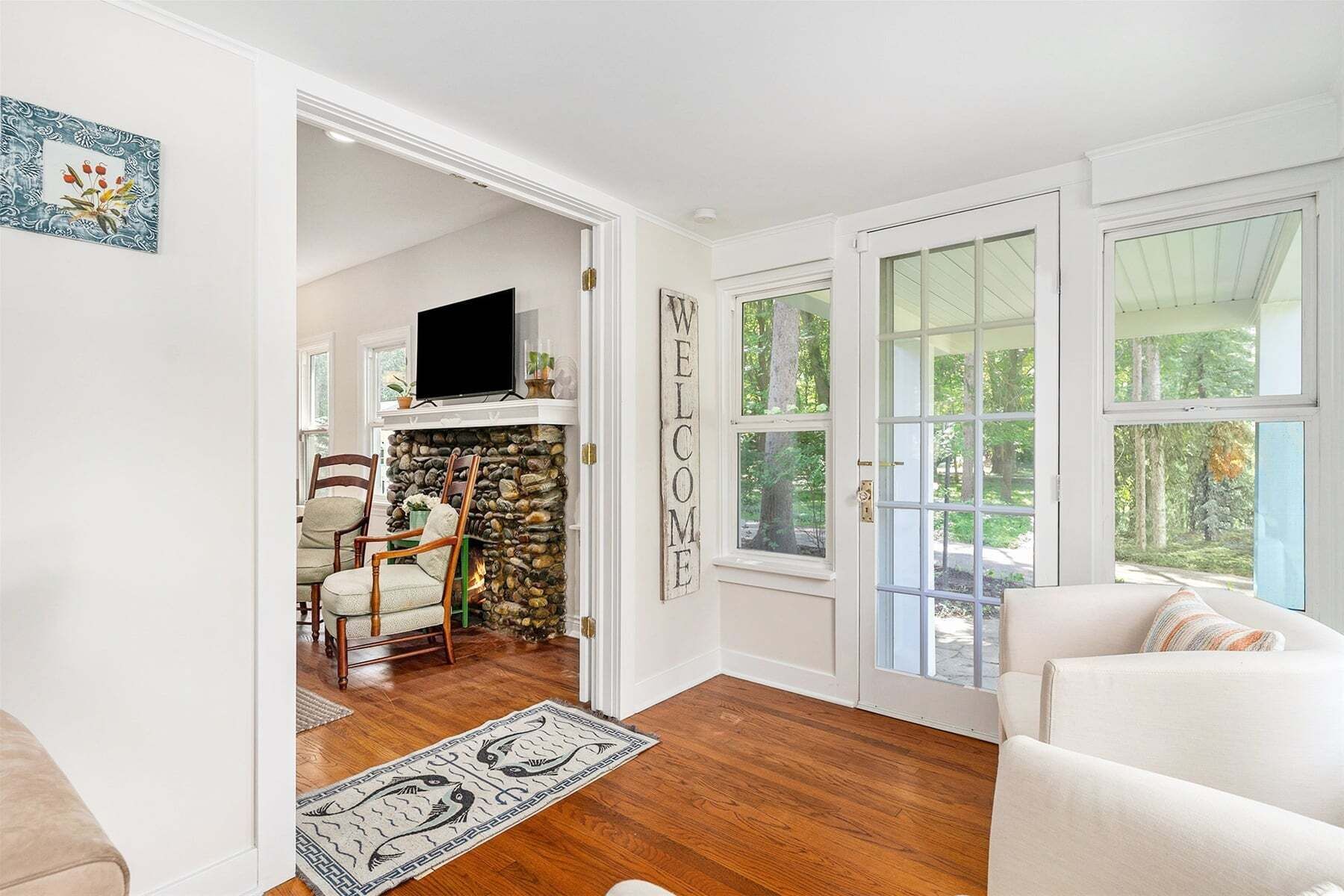 Smart TV, fireplace