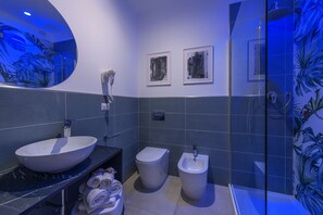 Superior Room, Sea View | Bathroom | Shower, rainfall showerhead, eco-friendly toiletries, hair dryer - La Risacca Relais  (Belvedere Marittimo)