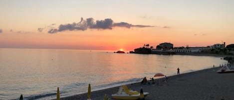 Plage à proximité, sable blanc, beach-volley