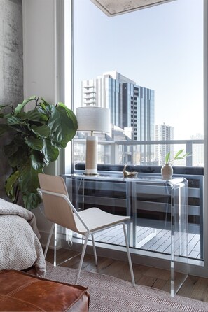 Interior - Heated Rooftop Pool | Free Parking! | Skyline View (Austin)