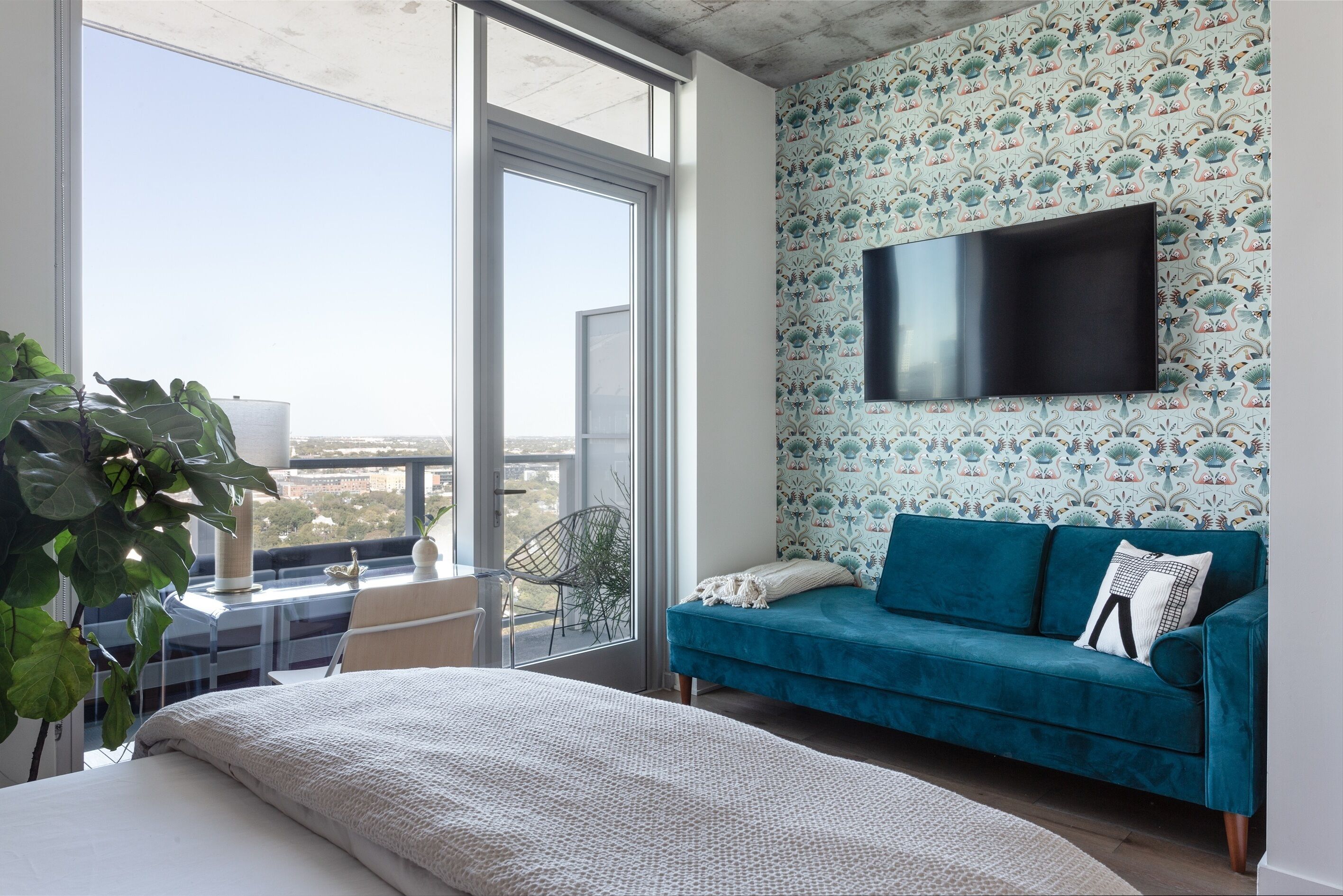 Rooftop Pool ~ Sparkling New ~ Skyline Views