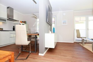 Fridge, microwave, oven, stovetop - Ruhige Zentrale Lage (Ostseebad Wustrow)