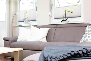 Fernseher, DVD-Player, Stereoanlage