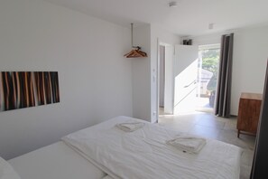 2 chambres, bureau, accĂšs au Wi-Fi (inclus), literie fournie