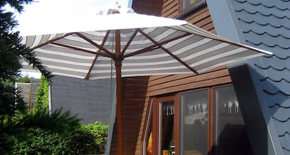 Mit absoluter Nähe zum Sandstrand und zur Steilküste