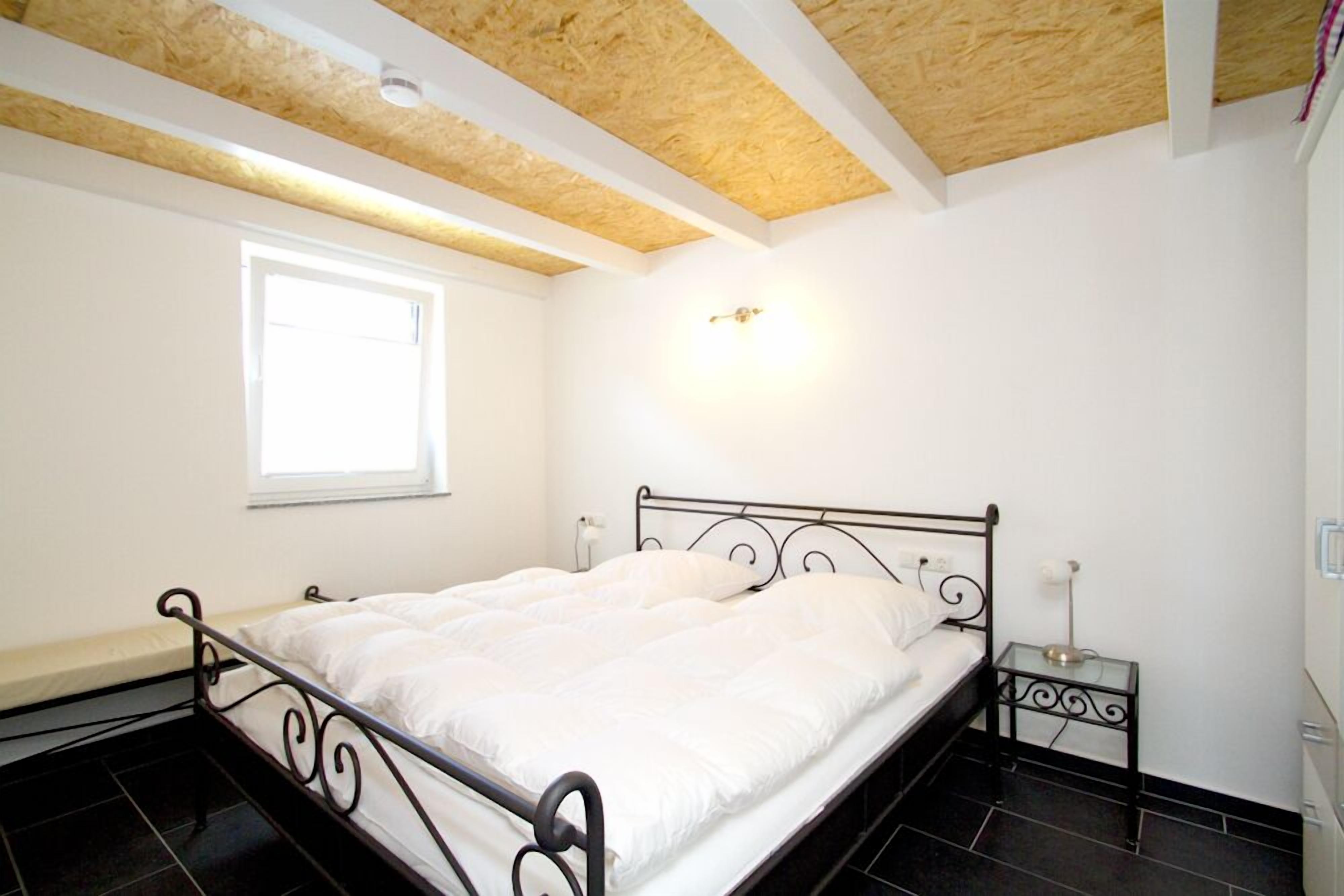 2 Schlafzimmer, Reisekinderbett, kostenloses WLAN, Bettwäsche