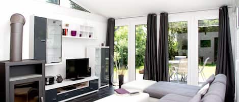 TV, fireplace, DVD player, stereo