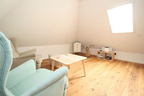 Peis, bøker og stereoanlegg