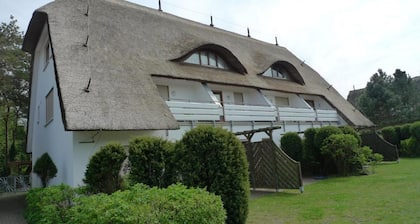 Liegt an der Schmalten Stelle der Halbinsel Fischland-darß-zingst. Strandnah