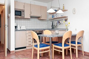 Kjøleskap, mikrobølgeovn, ovn og oppvaskmaskin