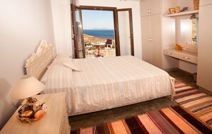 3 bedrooms, in-room safe, travel cot, free WiFi