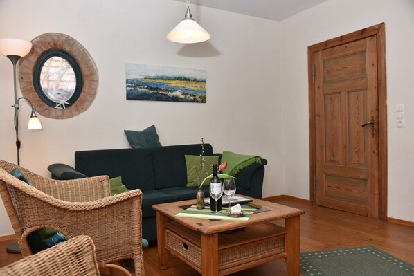 Televisión, chimenea y estéreo 