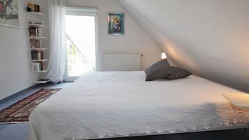 3 bedrooms, free WiFi, bed sheets