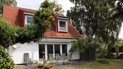 Freistehendes Haus mit Großem Garten in Strandnähe