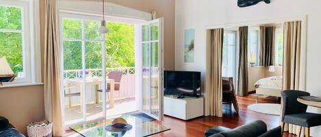 Télévision, chaîne hi-fi