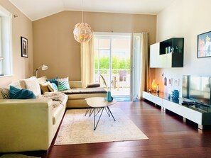 Fernseher, DVD-Player, Stereoanlage