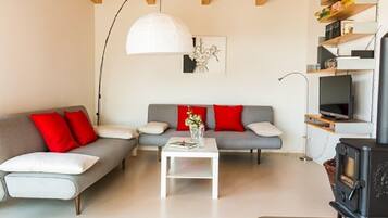 Fernseher, Kamin, Stereoanlage