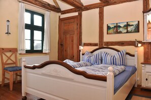 3 Schlafzimmer, Bügeleisen/Bügelbrett
