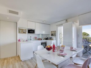 Refrigerador, microondas, horno y lavavajillas
