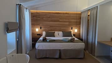 Deluxe Suite | 1 bedroom, premium bedding, down comforters, memory foam beds