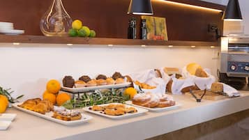Free daily buffet breakfast