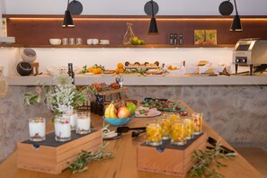 Free daily buffet breakfast
