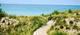 Near Lake MI | Retreat style home | Hot tub & Sauna