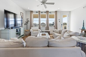 Smart-TV, Videospiele, Tischtennisplatte