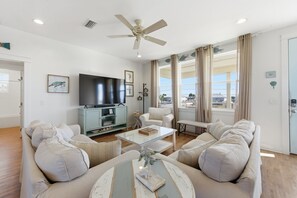 Smart TV, video games, ping pong - Deja Blue - Pet Friendly, Beach Access, Ocean View, Private Pool! (St. George Island)