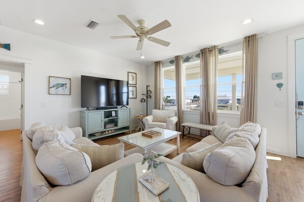 Smart TV, video games, ping pong - Deja Blue - Pet Friendly, Beach Access, Ocean View, Private Pool! (St. George Island)