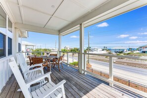 Outdoor dining - Deja Blue - Pet Friendly, Beach Access, Ocean View, Private Pool! (St. George Island)