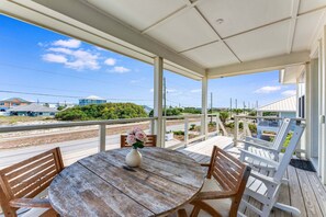 Outdoor dining - Deja Blue - Pet Friendly, Beach Access, Ocean View, Private Pool! (St. George Island)