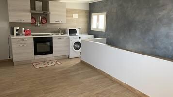 Kühlschrank, Mikrowelle, Ofen, Herdplatte