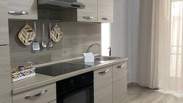 冰箱、微波炉、烤箱、炉灶