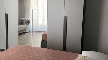 2 chambres, fer et planche à repasser, Wi-Fi gratuit, draps fournis