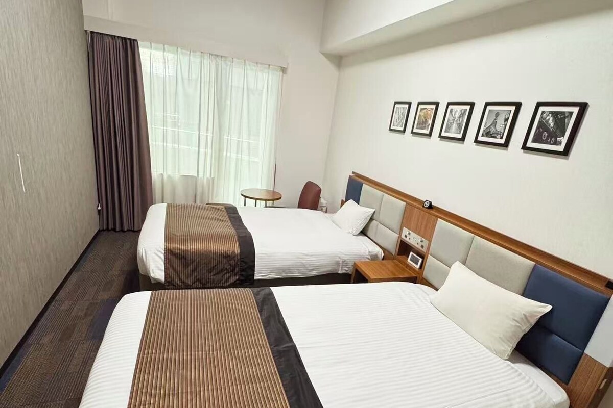 Comfort Twin Room | Premium bedding, down comforters, memory foam beds, in-room safe