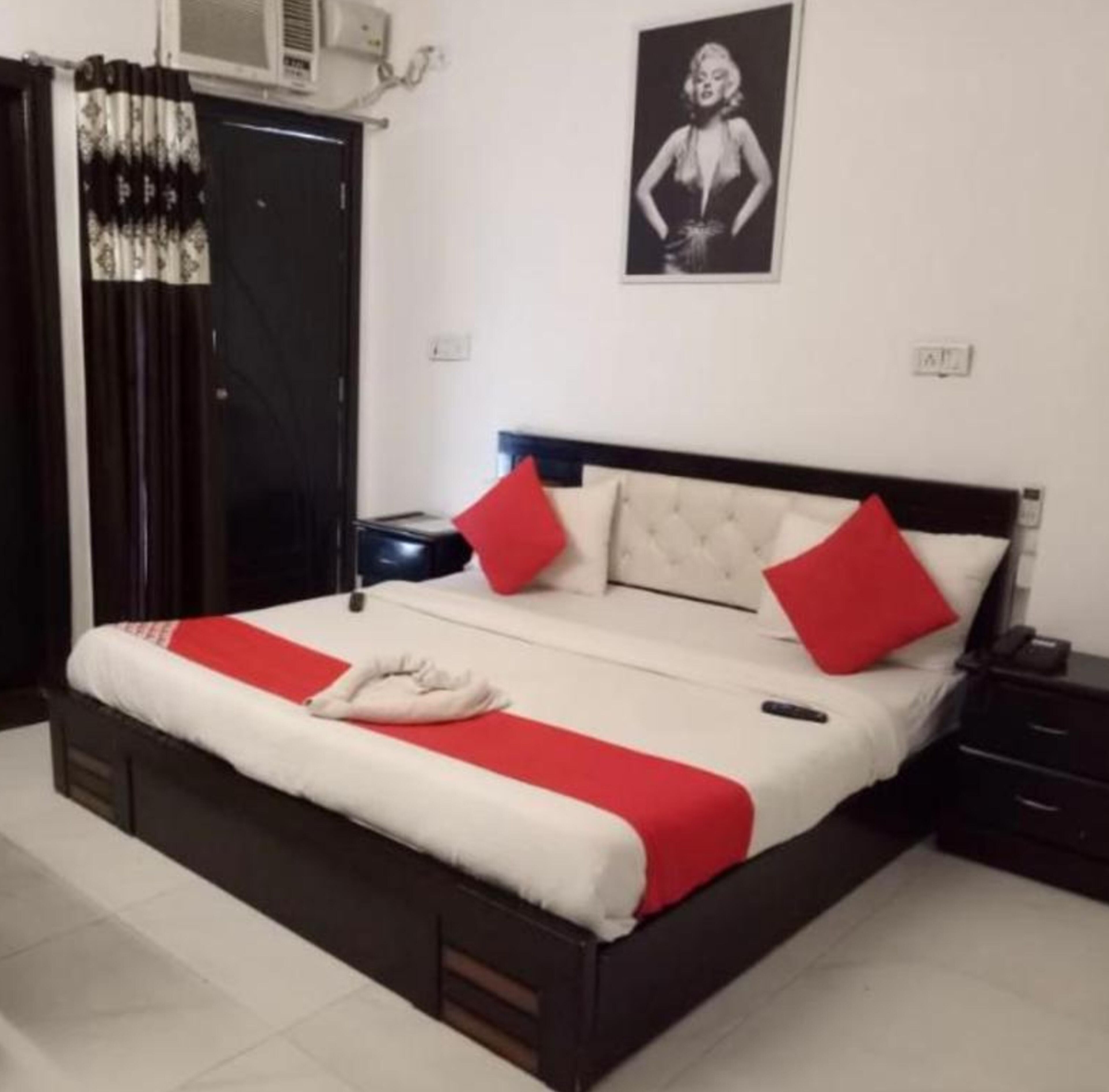 Deluxe Double Room | Soundproofing, free WiFi, bed sheets