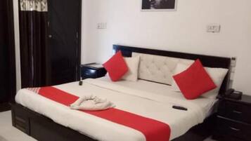 Deluxe Double Room | Soundproofing, free WiFi, bed sheets