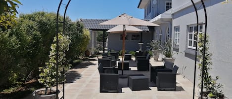 Vista frontal de la propiedad